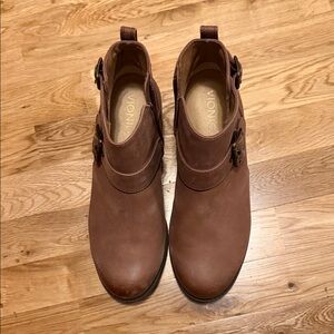 Vionic Women's Tan Brown Ankle Booties with Buckle